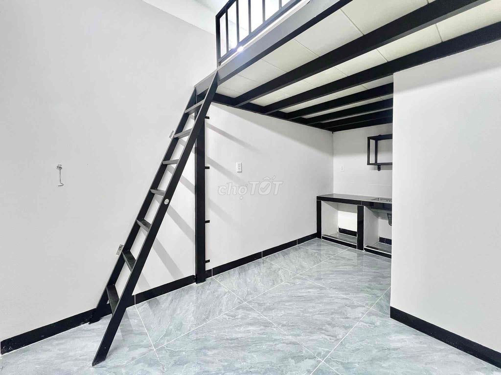 Cheap motel room - 2 M high guard - 100 percent construction, free car, suitable at 1.