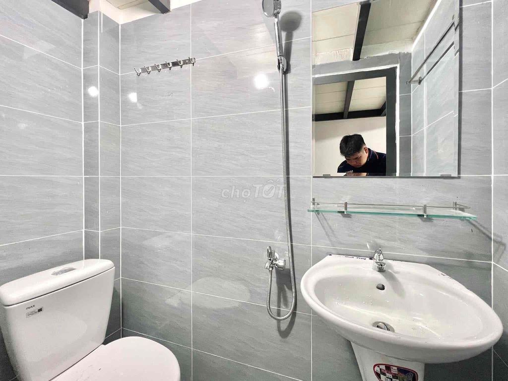 Cheap motel room - 2 M high guard - 100 percent construction, free car, suitable at 1.