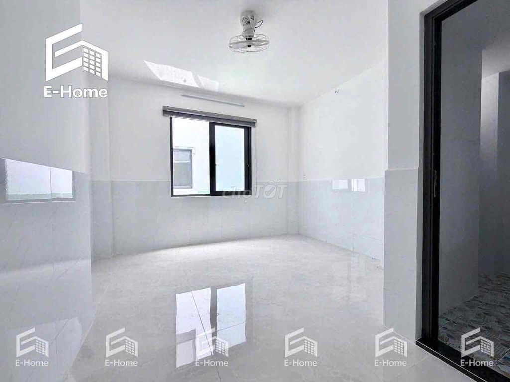 The new studio is 100% clean and cool. Cách Mạng Tháng 8.