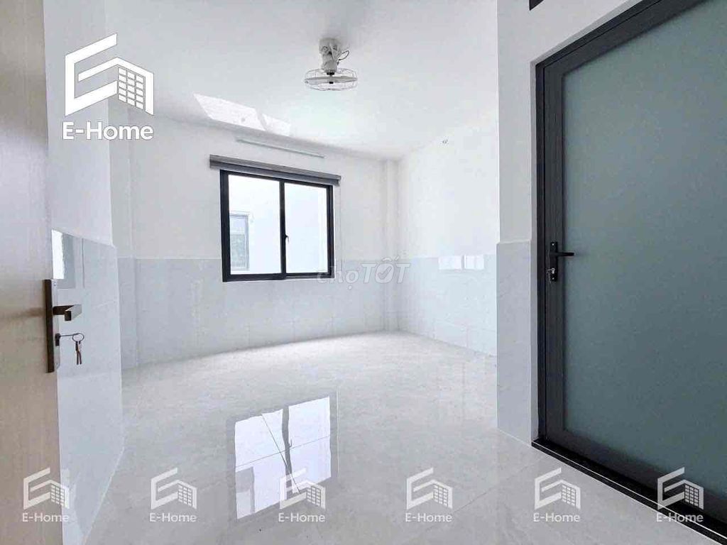 The new studio is 100% clean and cool. Cách Mạng Tháng 8.