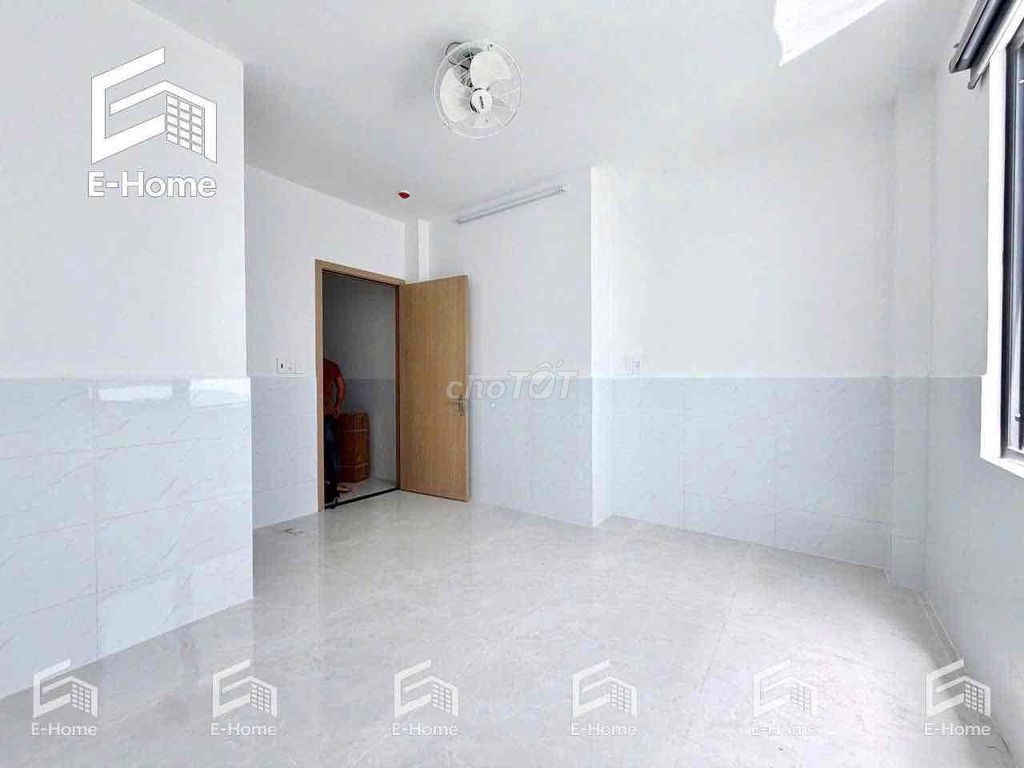 The new studio is 100% clean and cool. Cách Mạng Tháng 8.