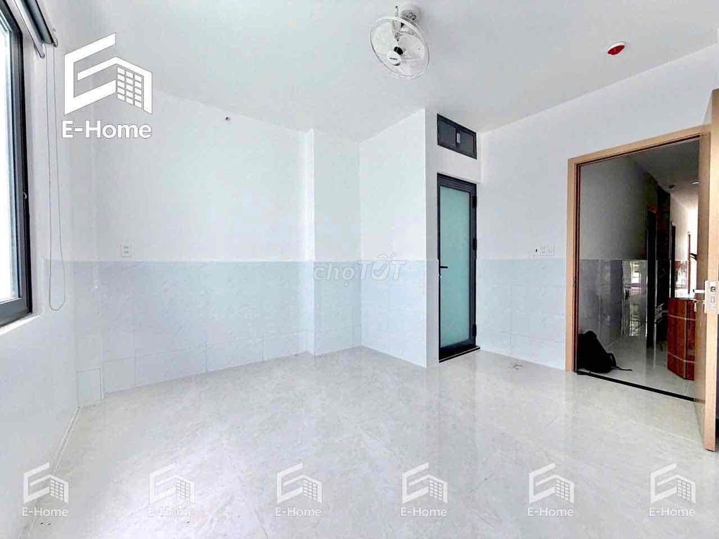 The new studio is 100% clean and cool. Cách Mạng Tháng 8.