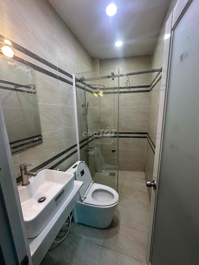 to rent the same house.