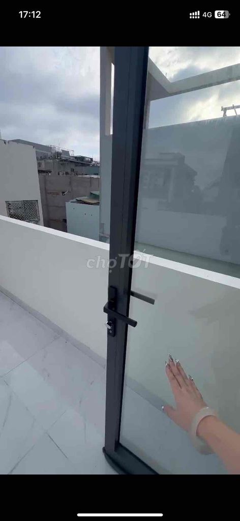 Rent a whole penthouse near foreign college.
