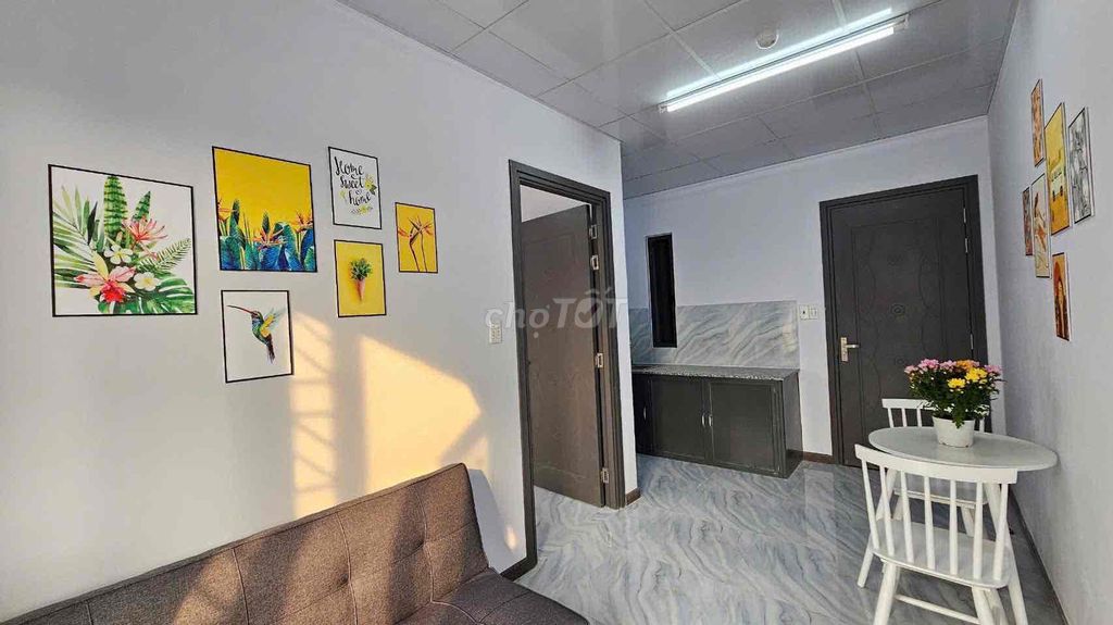 The owner of the room himself rented two bedrooms for five, one million dollars a week.
