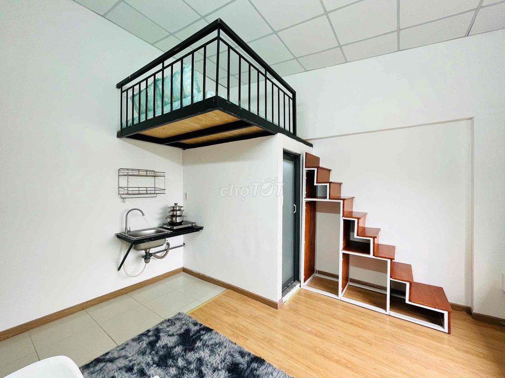The Moscow Room is Nơ Trang Long.