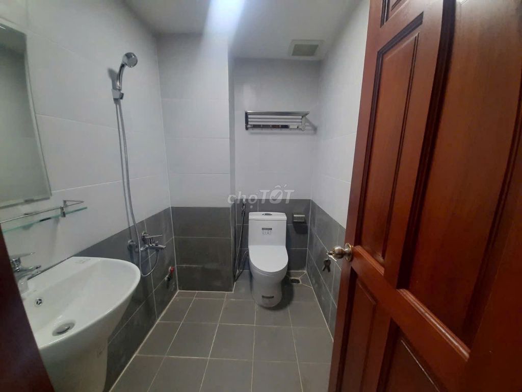 Room 25 meters, elevators, complete interior, downtown.