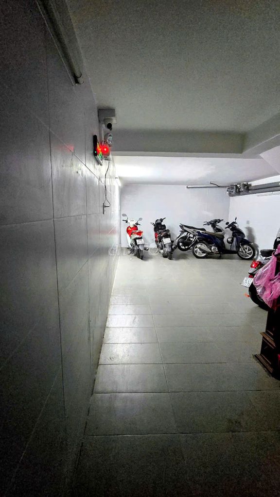 Room 25 meters, elevators, complete interior, downtown.