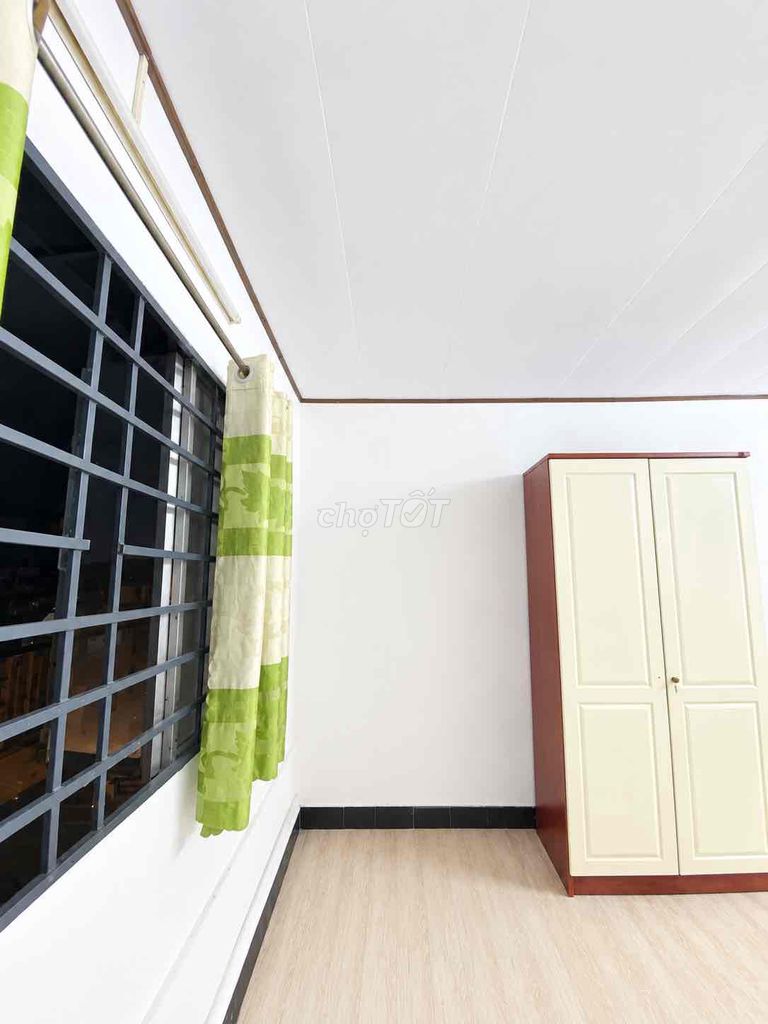 The entire interior is empty in Bình Thạnh County.