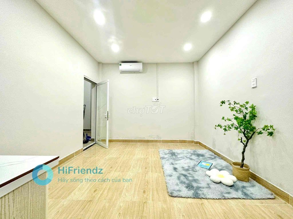 Rent a studio full-cost furniture near a charity college.