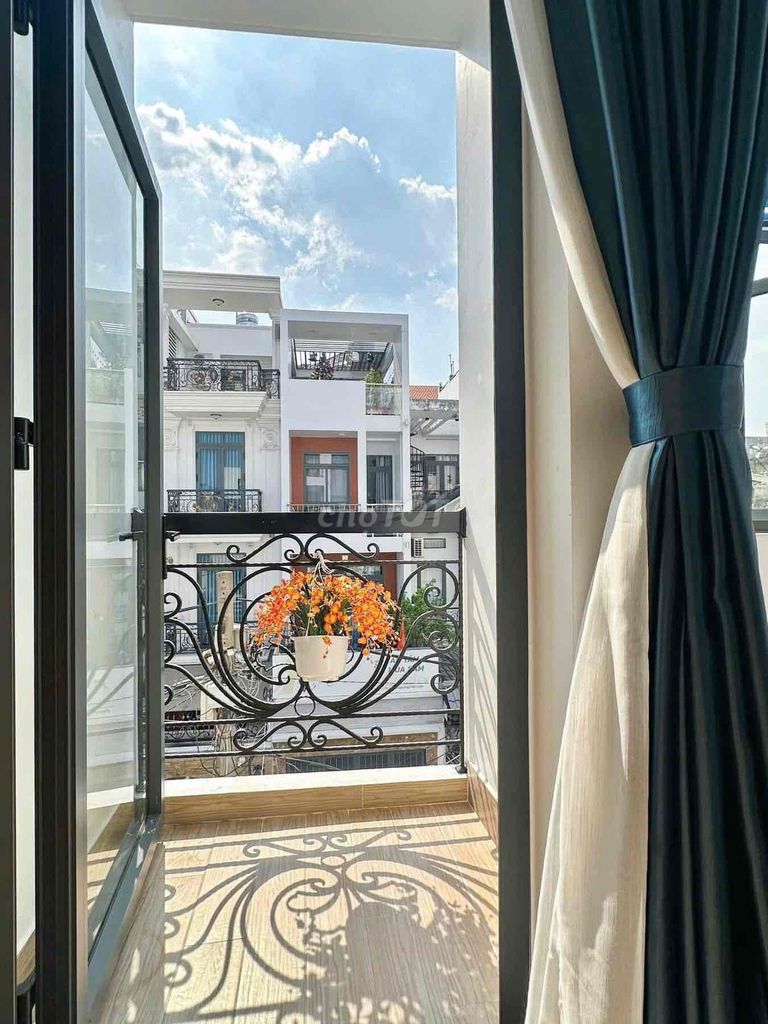 Room 37 m2_Calm, balcony, full interior_ 170 Phan Đăng Lưu