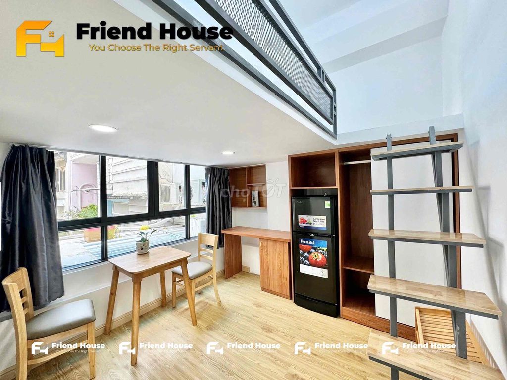 A SIGUE full of fancy furniture