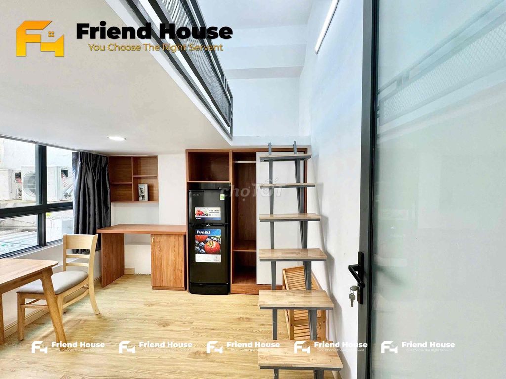 A SIGUE full of fancy furniture