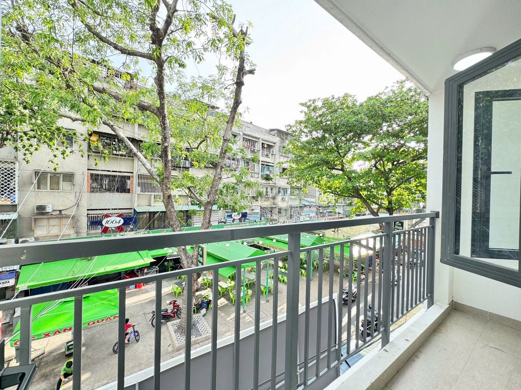 Hangman + balcony.