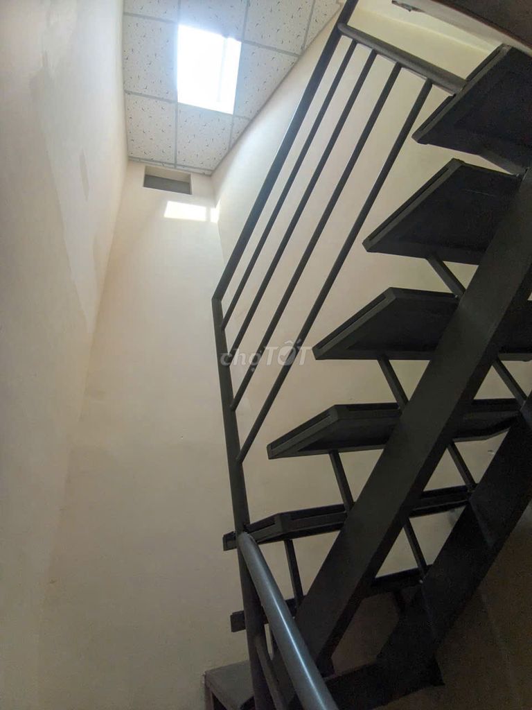 Rent a new room on Nguyễn Chí Thanh near B UniversityU.