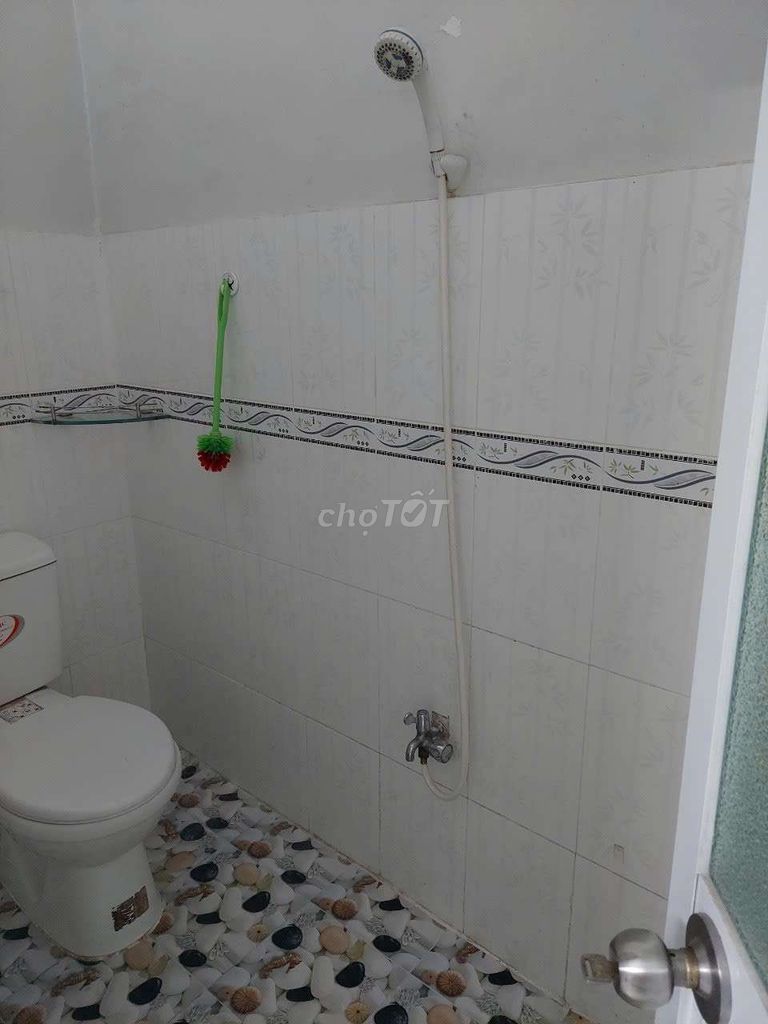 Room one gives women a toilet in District 6.