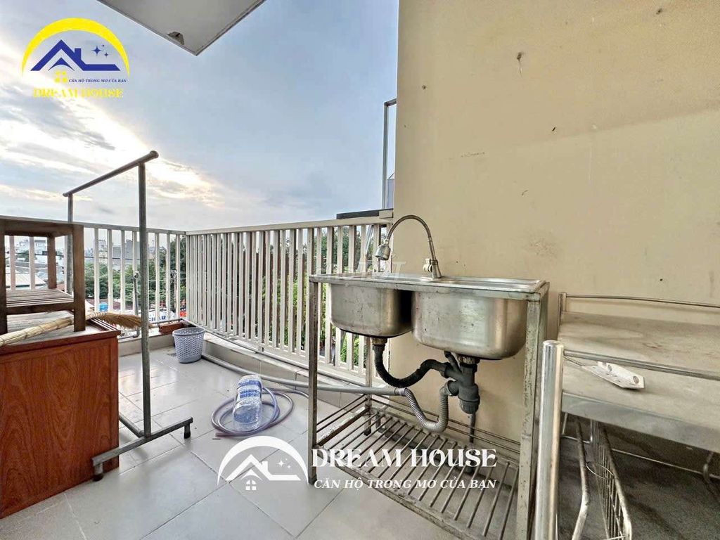 A clemency college -- the open balcony department is available.