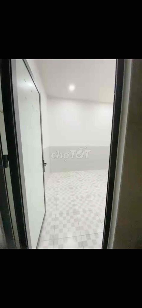 Cheap room only has bedroom windows.