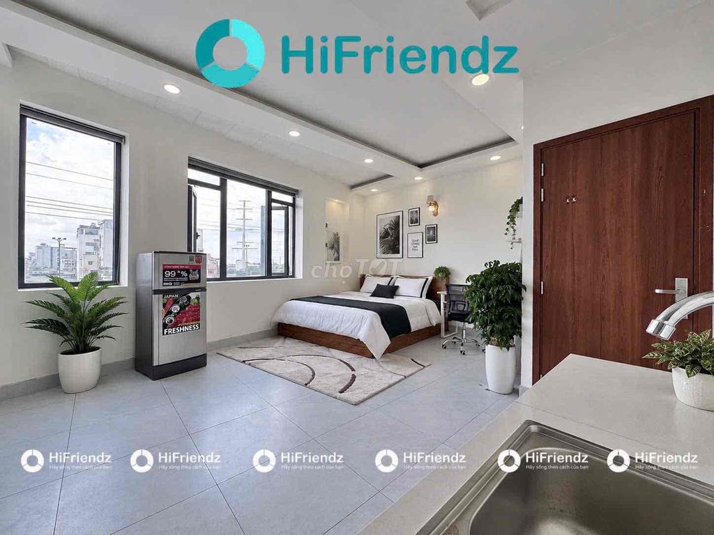 Rents super-size studios in Phạm Văn Đồng.
