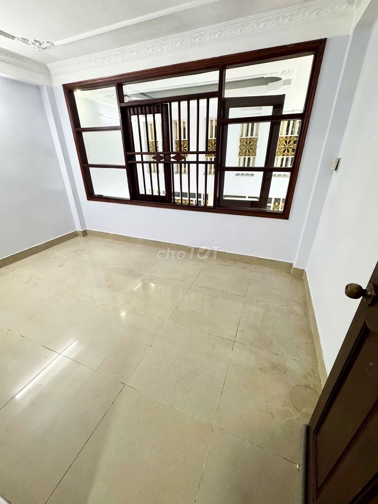 It's the owner of a nice room with windows.