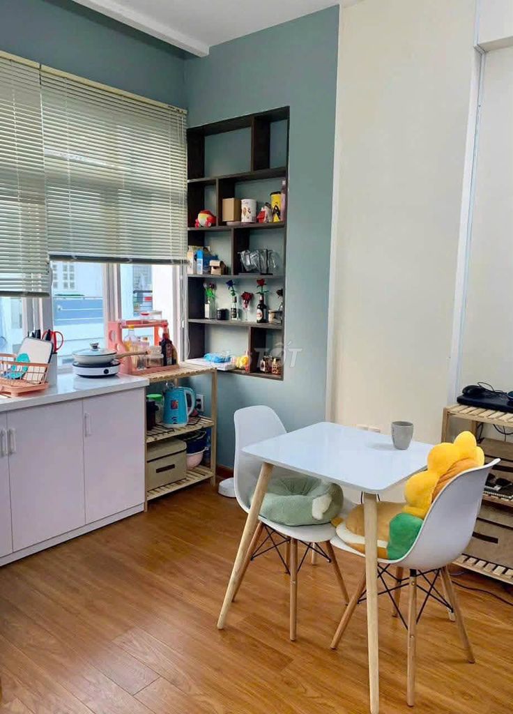 renting balcony studios — near 3 Tháng 2-10th Street