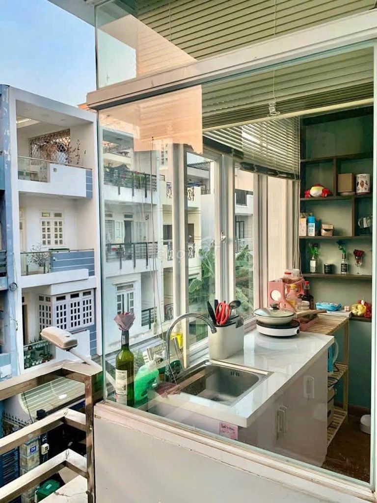 renting balcony studios — near 3 Tháng 2-10th Street