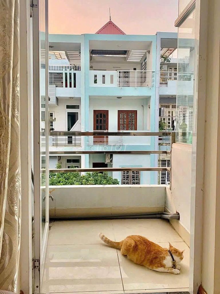 renting balcony studios — near 3 Tháng 2-10th Street
