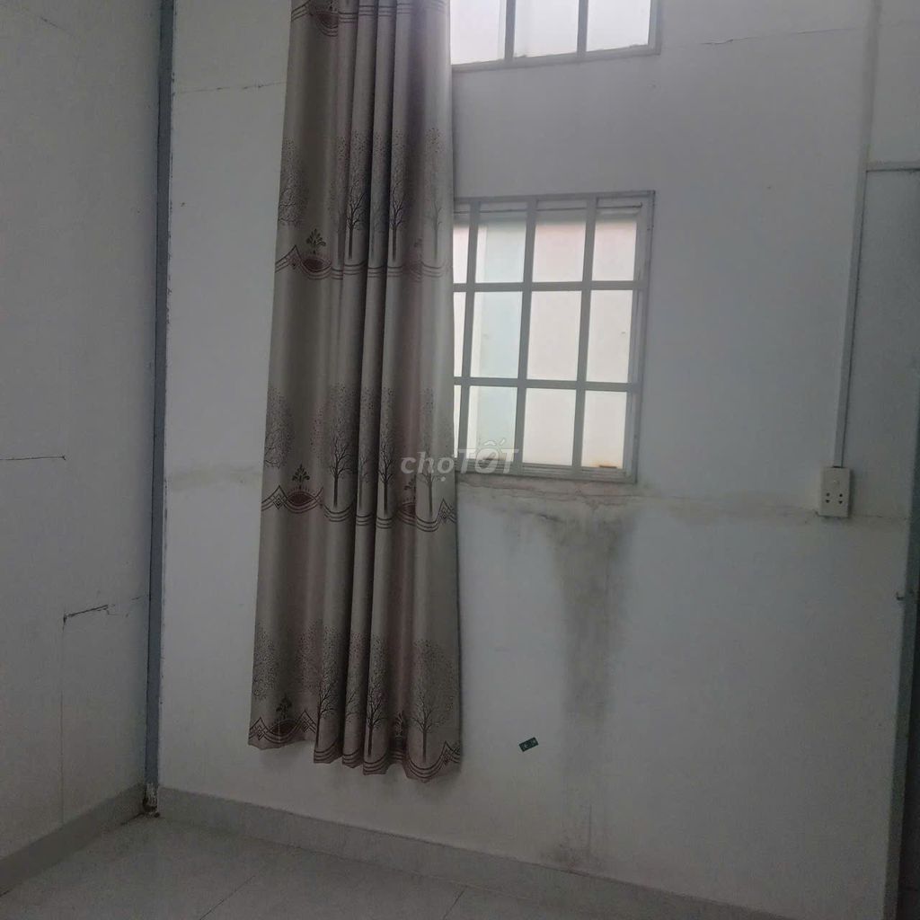 Second floor motel, soft, District 3.