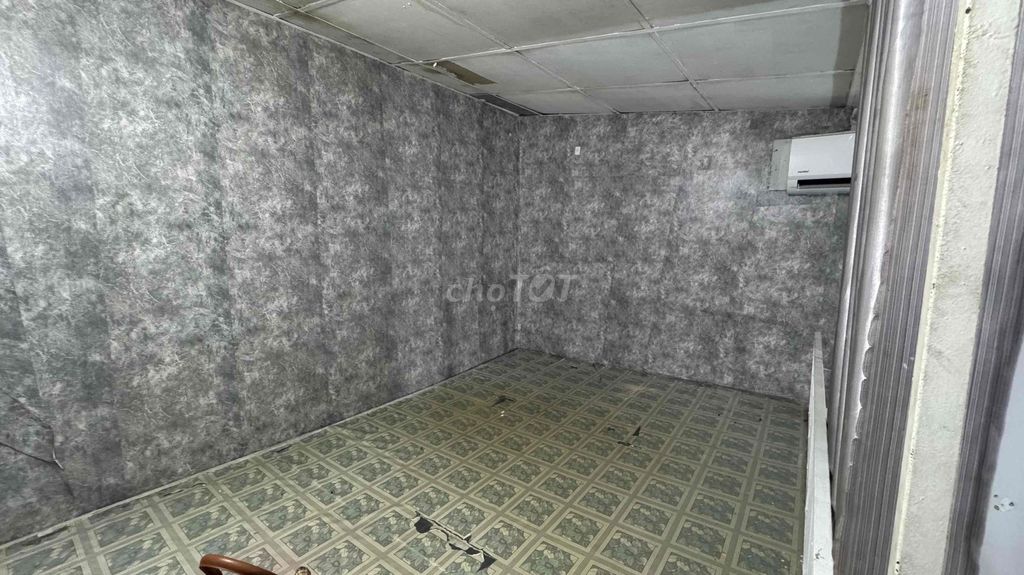 Pass the price room, District 12.