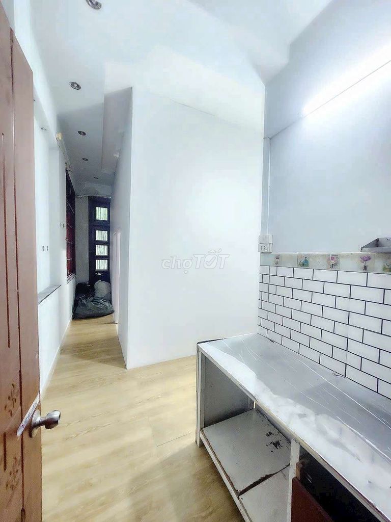 Room 30 m2 includes two private bedrooms with a full interior kitchen