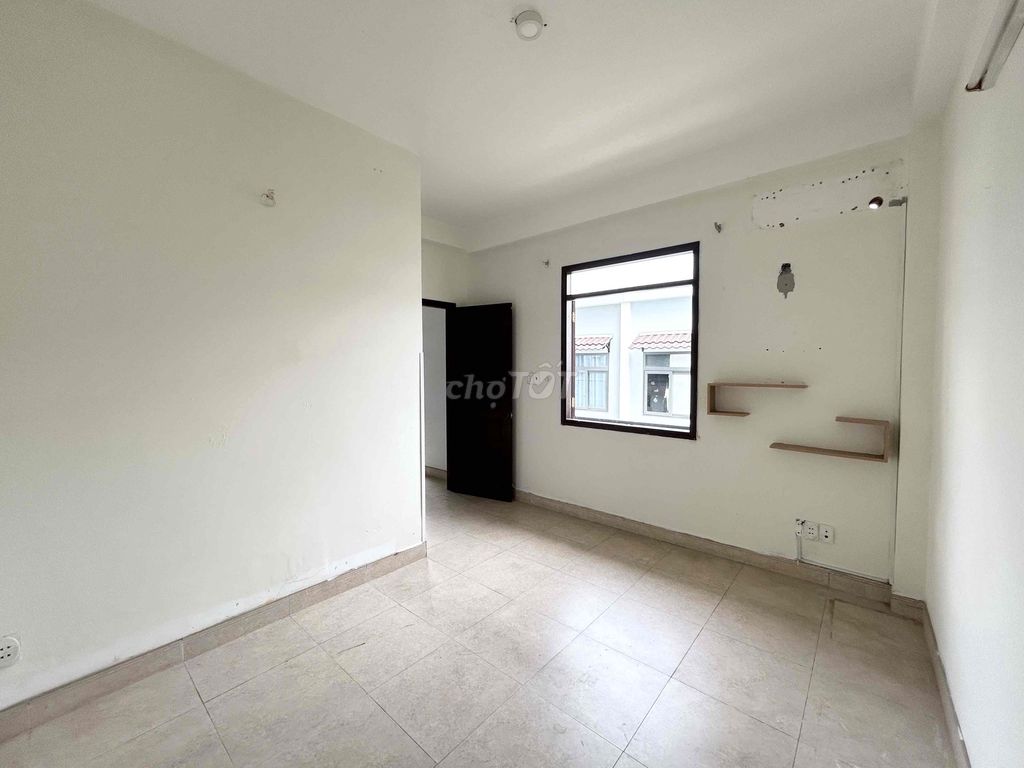 Rent the balcony, the open window in Nguyễn Thị Thập, District 7.