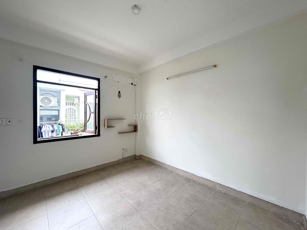 Rent the balcony, the open window in Nguyễn Thị Thập, District 7.