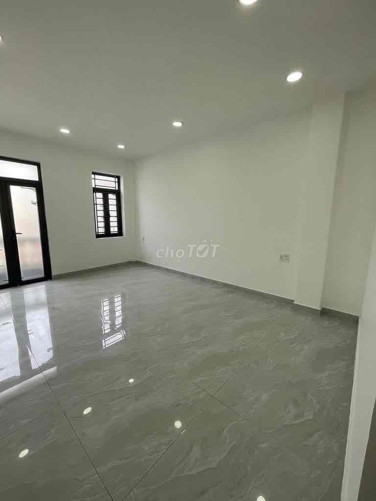 It's the opening of the new apartment, 2.9 million, 3.2 million, 3.5 million. Four and a half million, New York.
