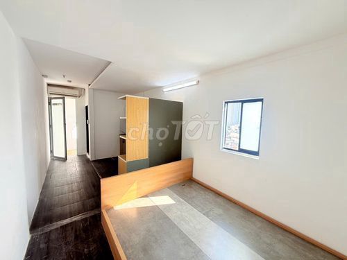 District 12, super cheap, interior.