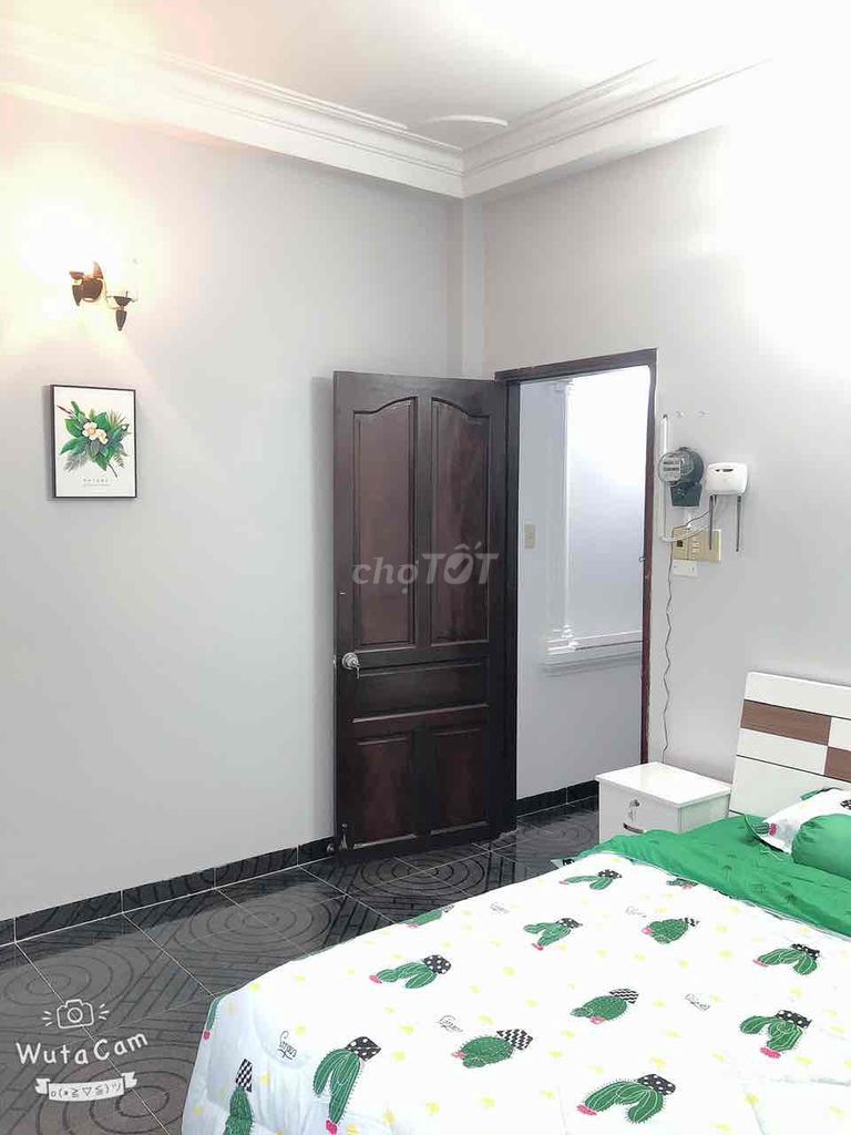 Bàn Cờ District 3 for a free room.