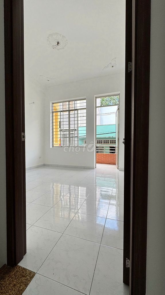 The balcony room is at the corner of Âu Cơ Long Boy. The Dragon Warrior is empty.