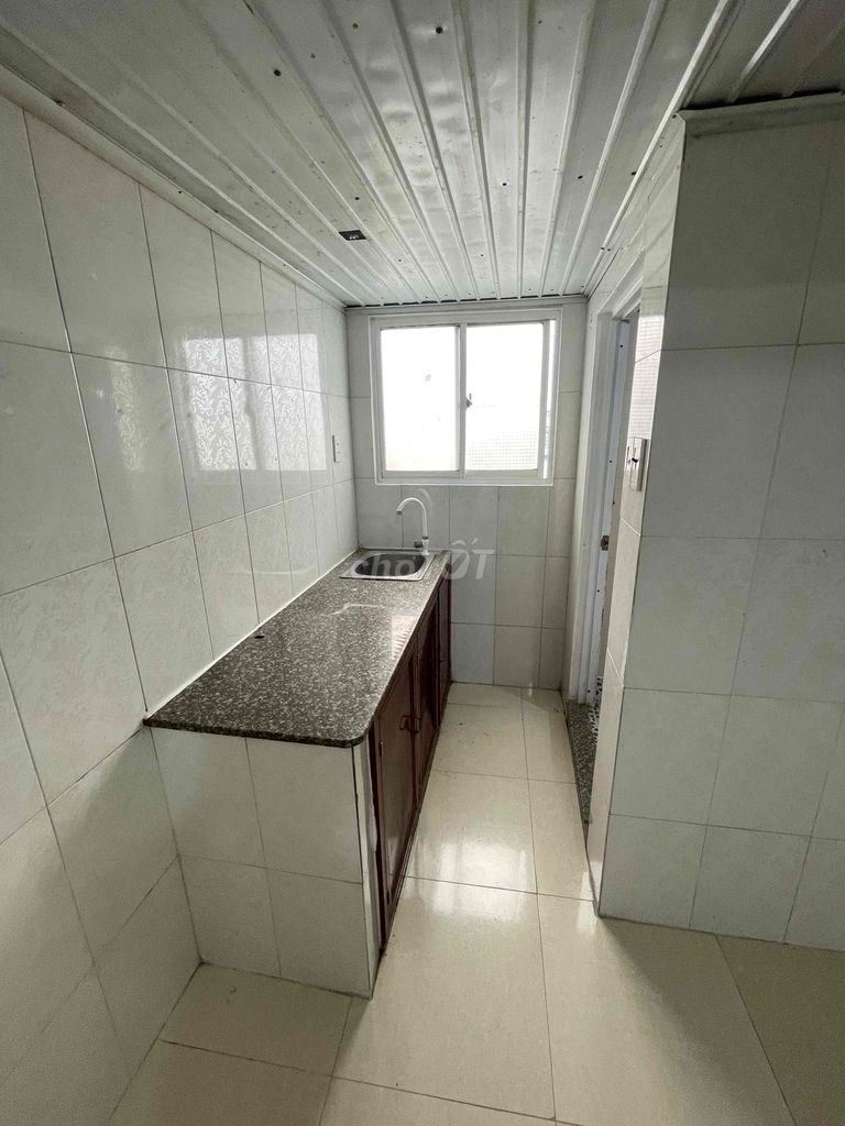 Rent room 500 meters from the university.