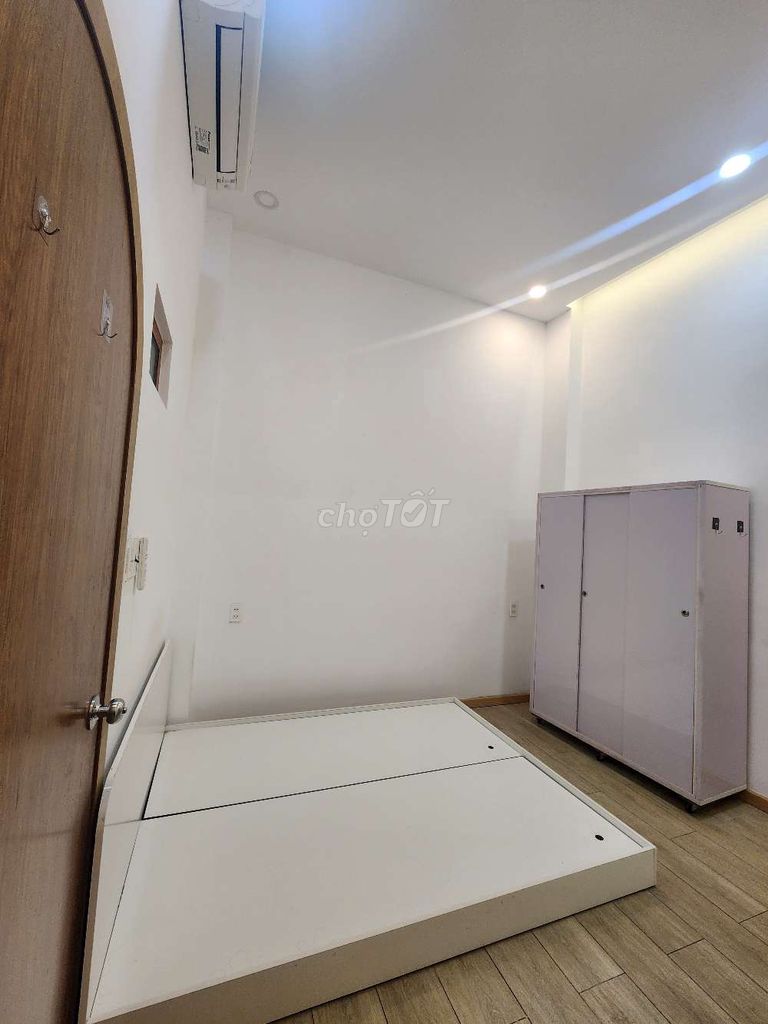 The entire interior room is right through the mid-spectral software at only 3 million.