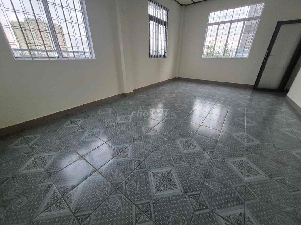 Rent room in the original house.