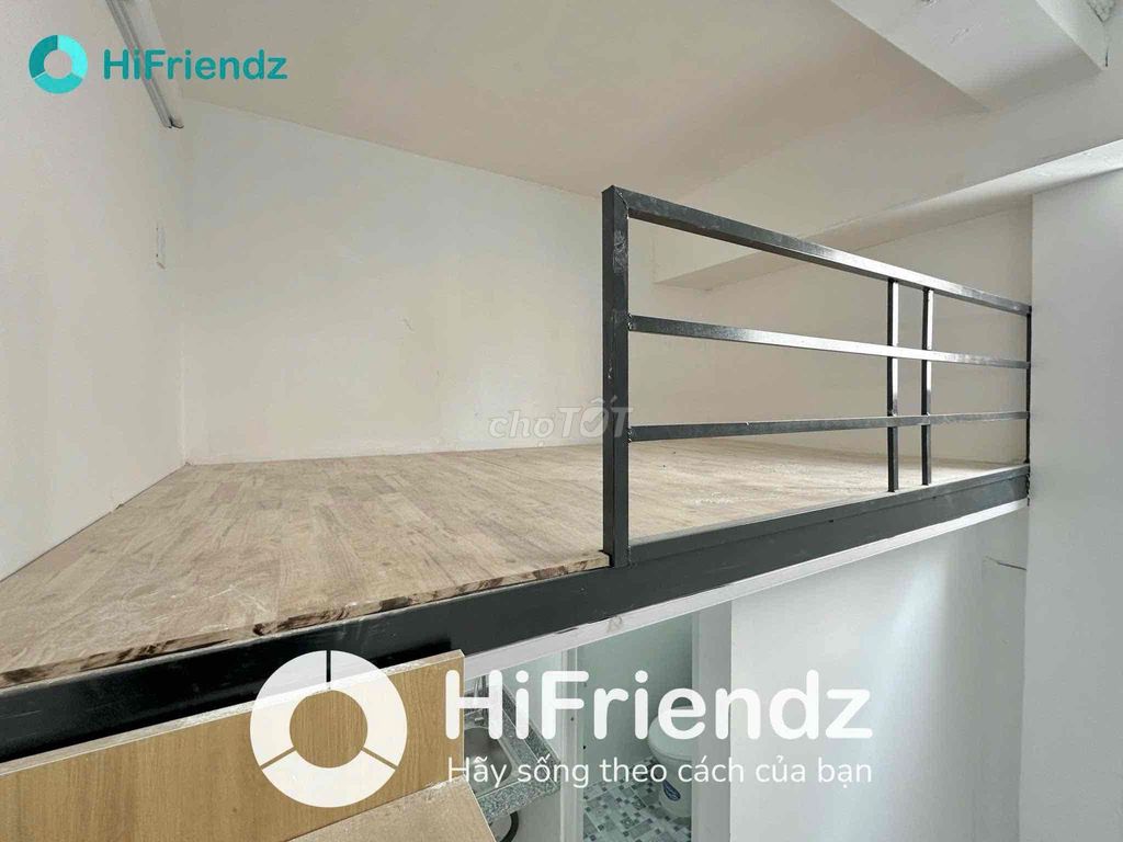 Rent a room with a clear window window full of furniture right here at Cộng Hoà