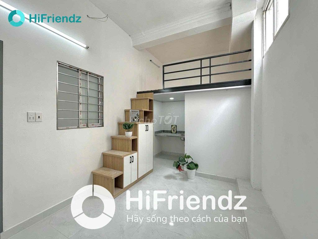 Rent a room with a clear window window full of furniture right here at Cộng Hoà