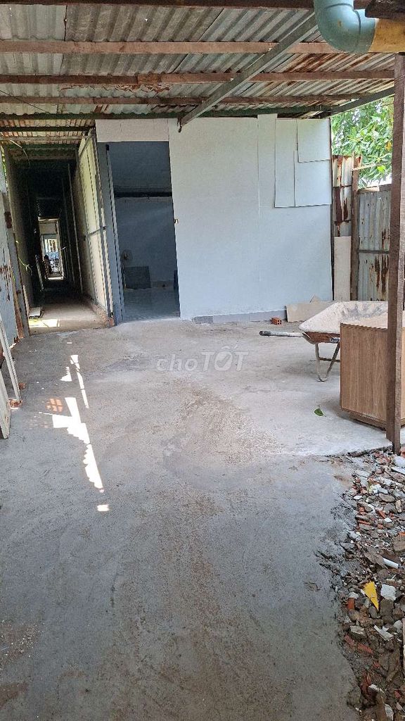 Rent room or storage room - old county 2 pm.