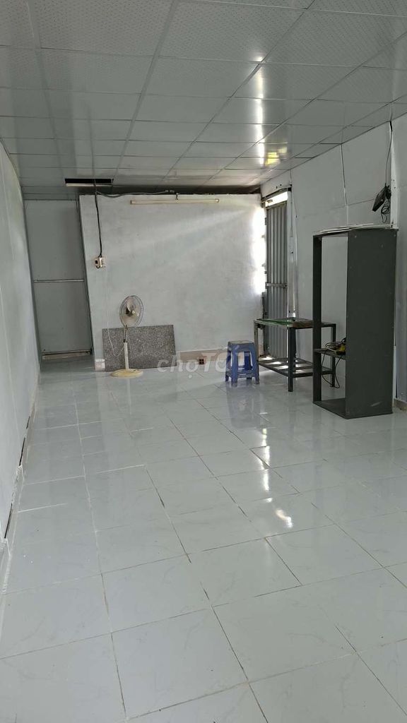 Rent room or storage room - old county 2 pm.