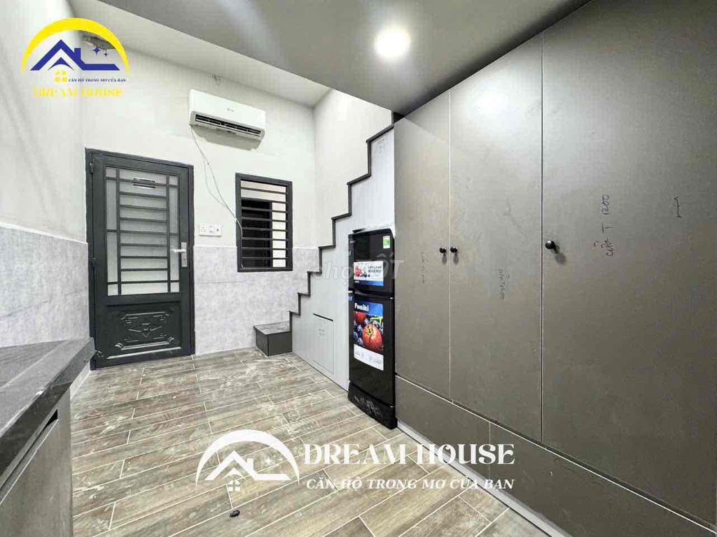 A comfortable apartment and a new furniture near the commercial university