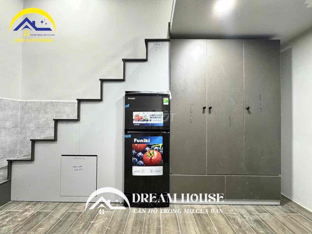 A comfortable apartment and a new furniture near the commercial university