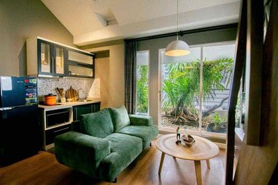 Rent the apartment. A bedroom. - Bancol the yard. - Full furniture next to the toilet.