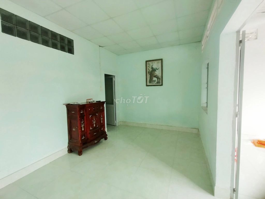 House is 80 meters, two bedrooms, one living room, one kitchen.