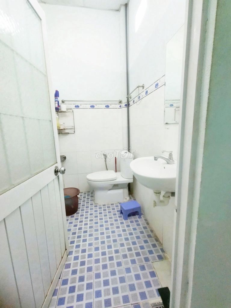 House is 80 meters, two bedrooms, one living room, one kitchen.