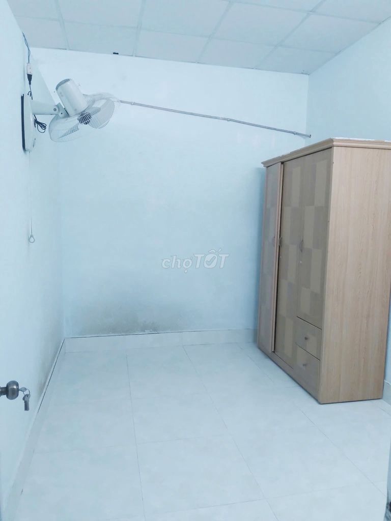 House is 80 meters, two bedrooms, one living room, one kitchen.