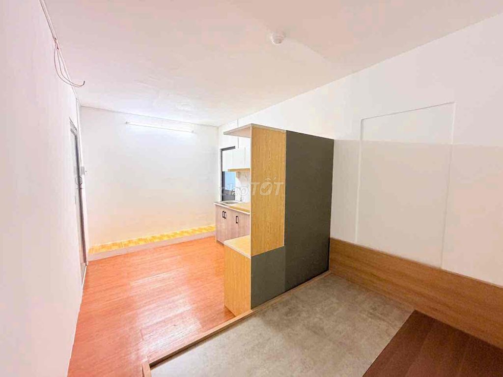 studio full interior - super-wide - near huit & vhu